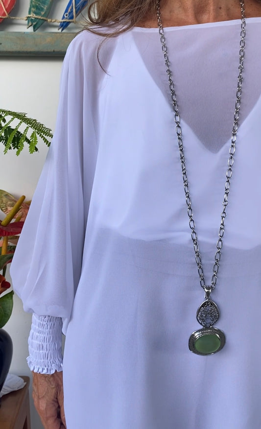 Blusón Eterno blanco de corte amplio y puños ajustables para mujer