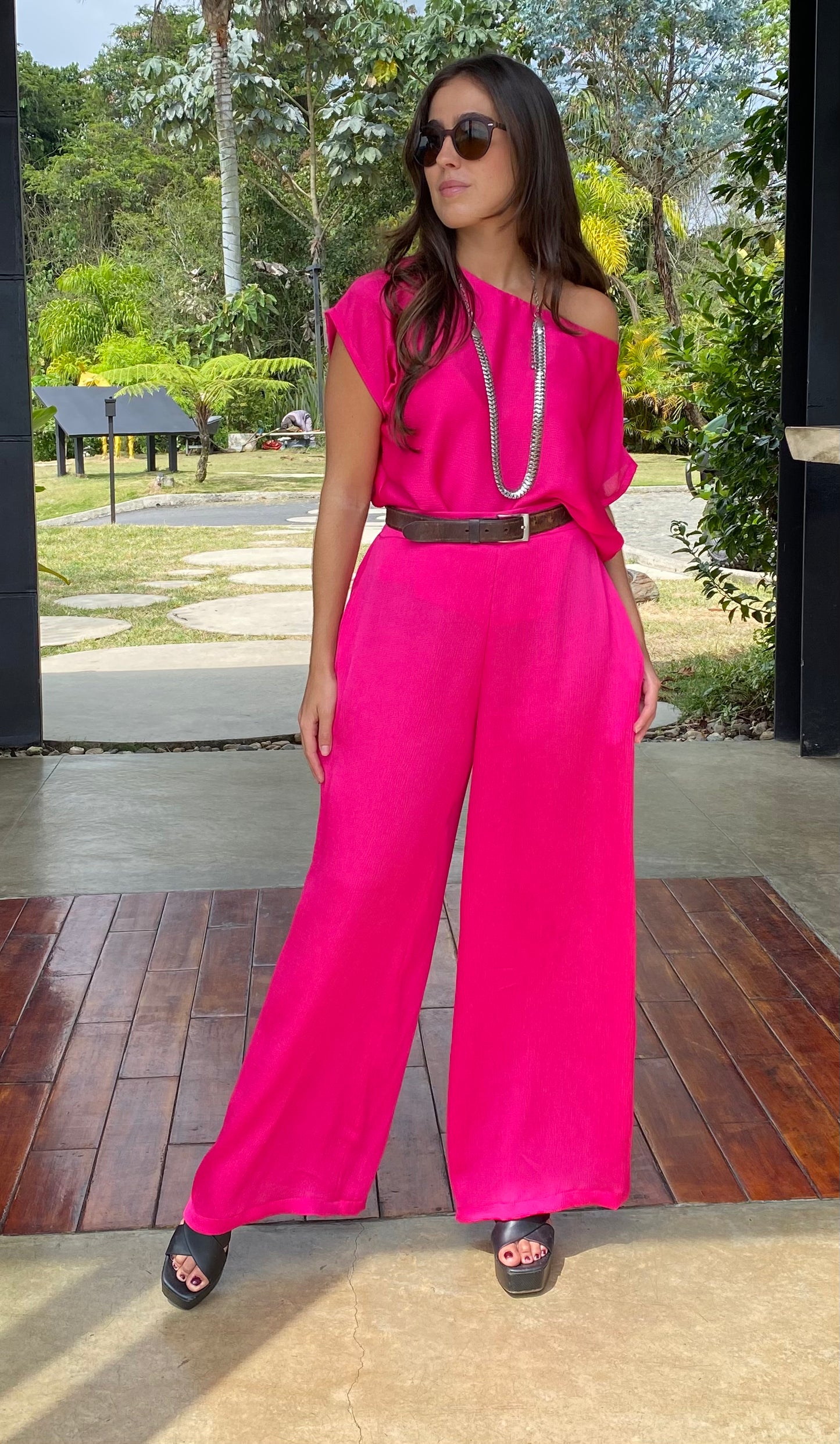 Conjunto Dual: blusa y pantalón en poliéster suave para eventos elegantes