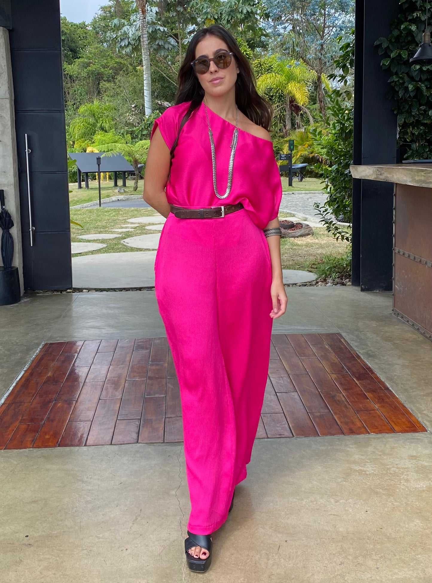 Conjunto Dual: blusa y pantalón en poliéster suave para eventos elegantes