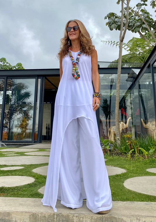 Conjunto Ilusión: blusón con cola larga y pantalón para eventos elegantes