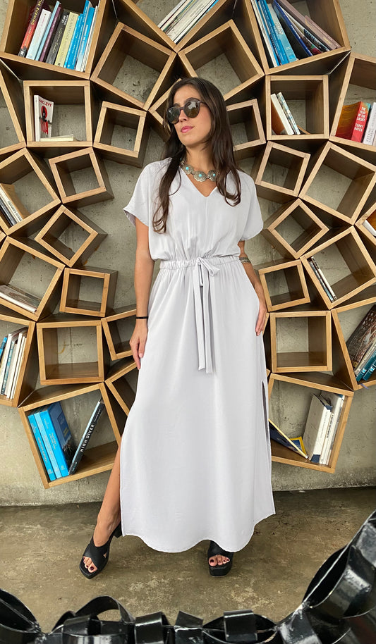 Vestido Brio gris con manga japonesa y cintura ajustable para día y noche